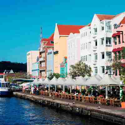 Båd og pastelfarvede huse, Willemstad