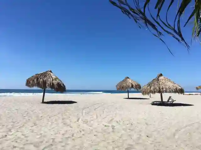 Hvidt sand og parasol, El Salvador