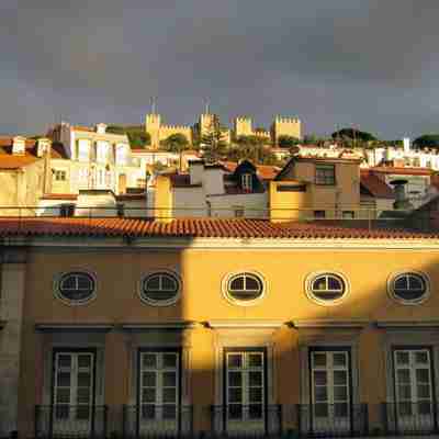 Solen skinner over Lissabon