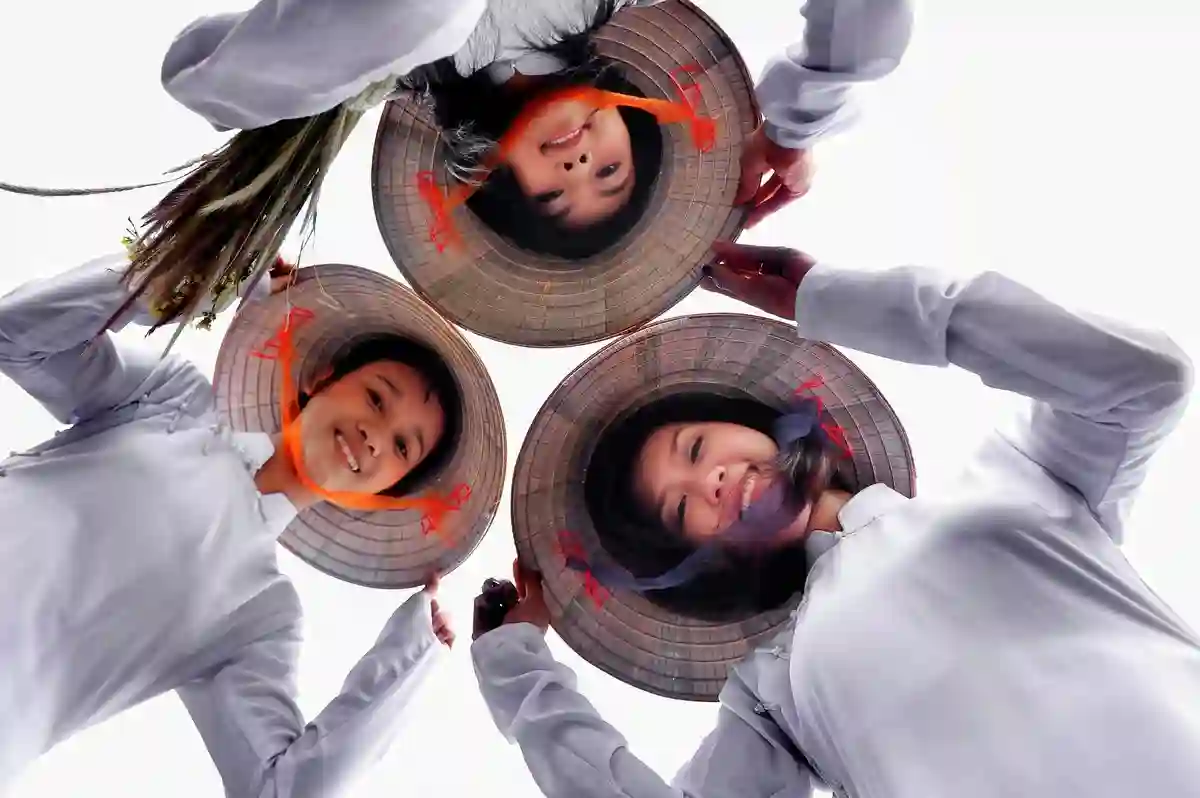 Flotte hatte og smilende ansigter, Vietnam
