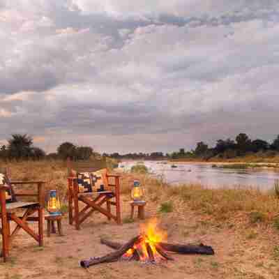 Hyggeligt lejrbål ved Mwaleshi, Zambia