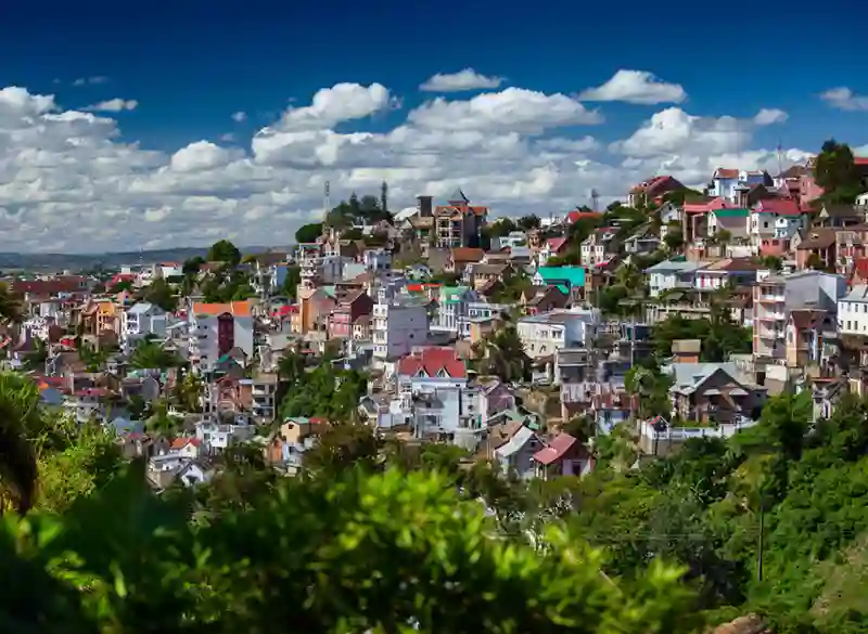 Farvefyldte huse på Antananarivos bakker