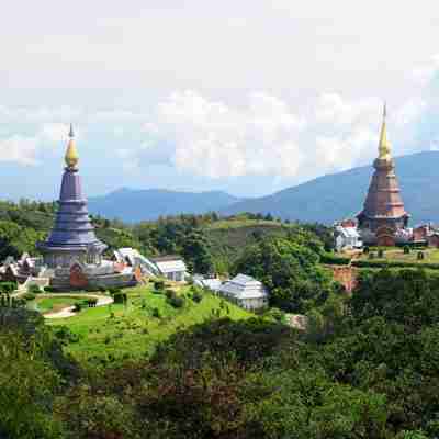 Templer og smukt landskab ved Chiang Mai i det nordlige Thailand