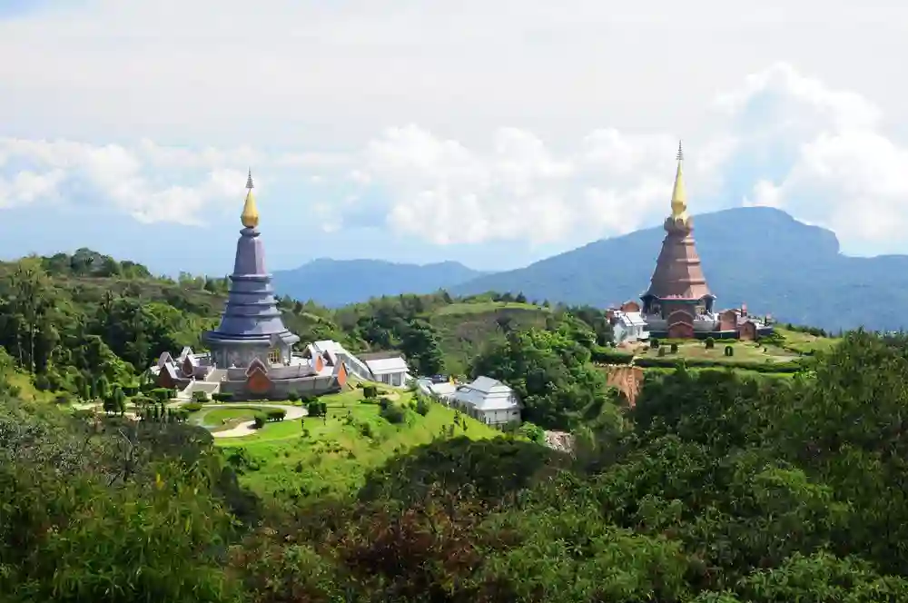 Templer og smukt landskab ved Chiang Mai i det nordlige Thailand