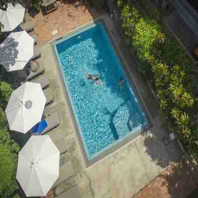 Der er pool på hotellet i Luang Prabang