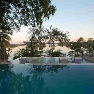 Pool med udsigt over Zambezi floden, Thorntree River Lodge