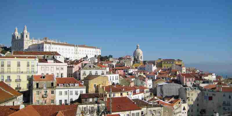 Lissabon breder sig udover bakker og skråninger