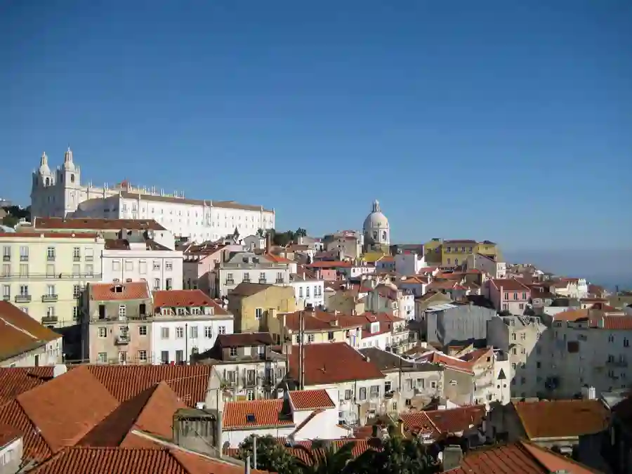 Lissabon breder sig udover bakker og skråninger