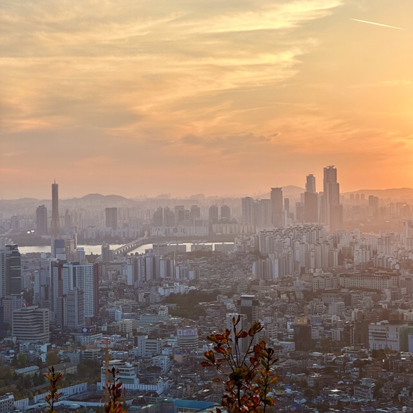 Udsigt over Seoul by til solnedgang