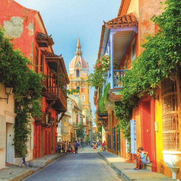Farverig gade i Cartagena