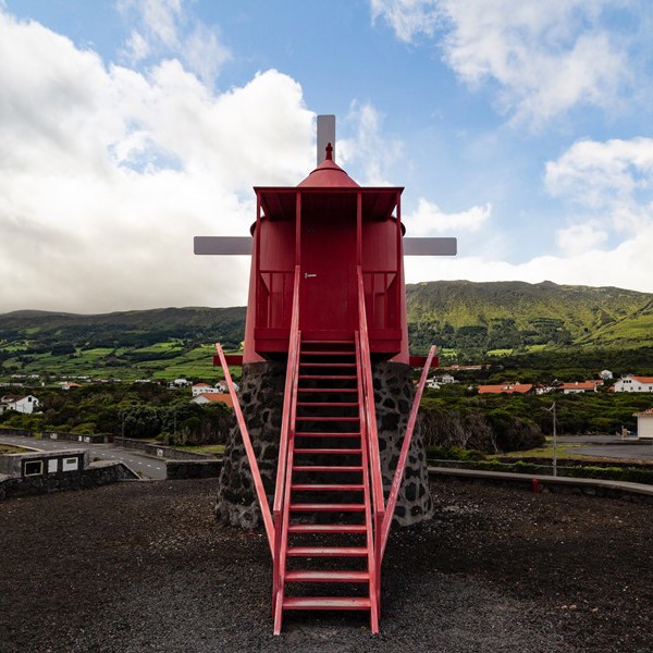 Pico, rød vindmølle med fantastiske udsigt