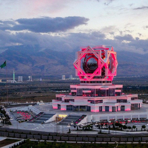 Futuristisk arkitektur i Ashgabat