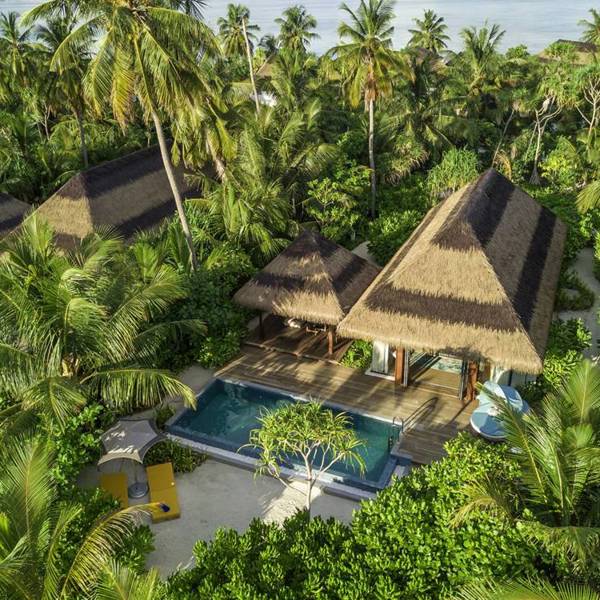 Beach Villa set oppefra på Pullman Maamutaa Maldiverne