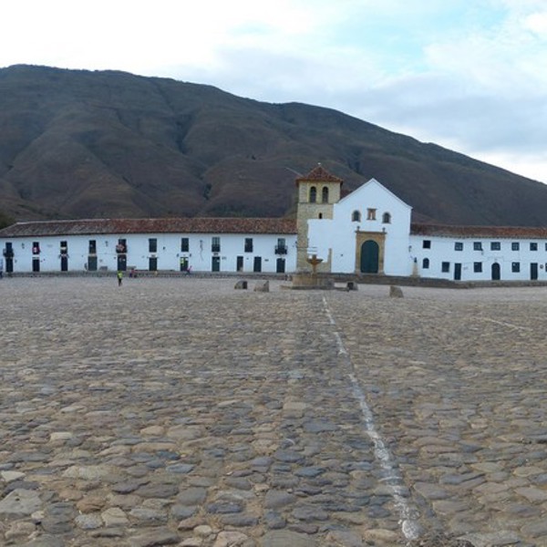 Plaza de Armas Villa de leyva. Største koloniale plaza i verden.