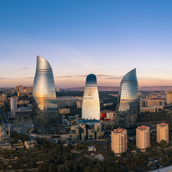 Baku set fra oven