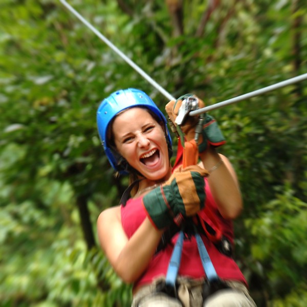 et er fantastisk at zipline i tågeregnskoven ved Monteverde, Costa Rica