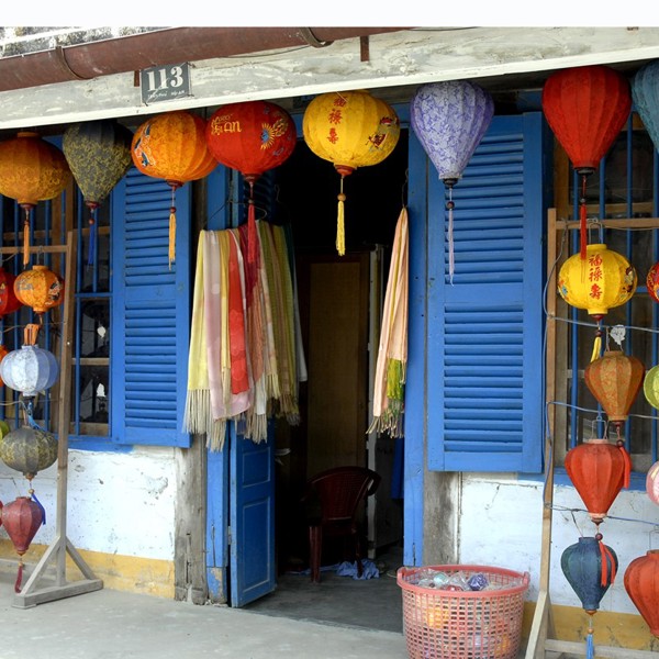 Hoi An er kendt for sine mange lanterner