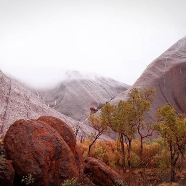 Det regner på Uluru, Australien