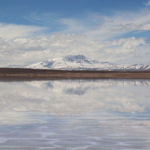 Bjergudsigt fra Salar de Uyuni
