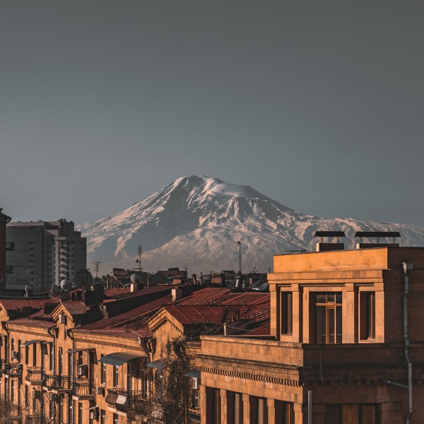 Smuk bjergudsigt fra Yerevan