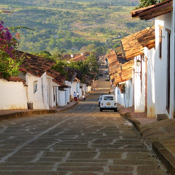 Gade i Barichara set mod dalen