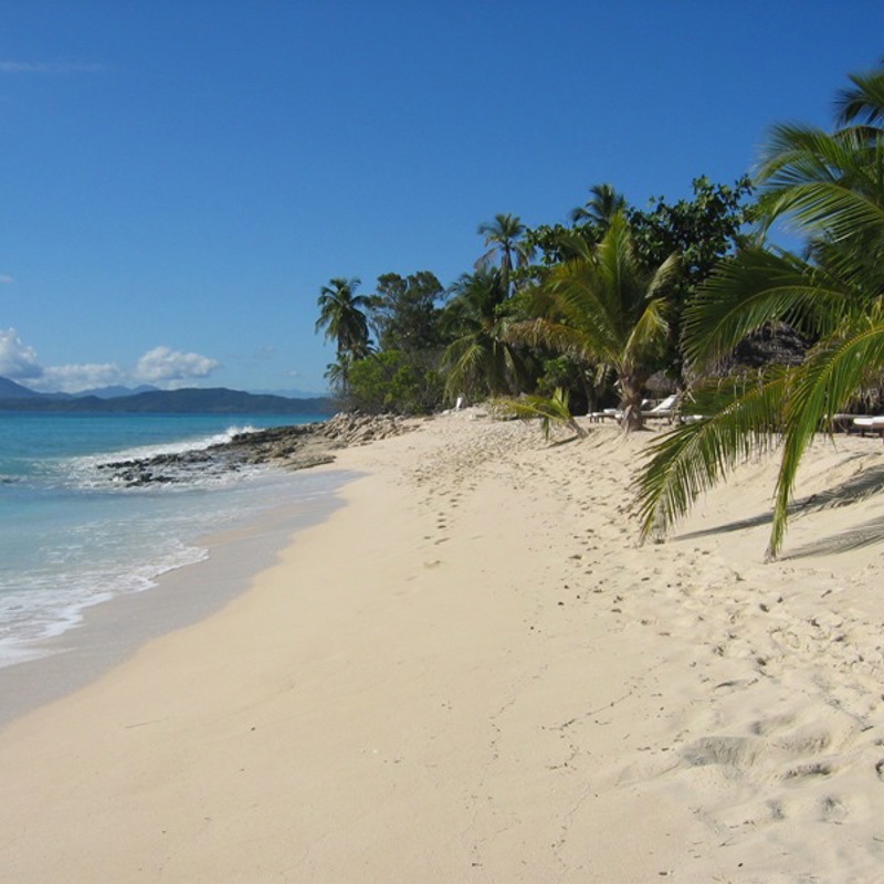 Kridhvide strande og palmer på Nosy Be