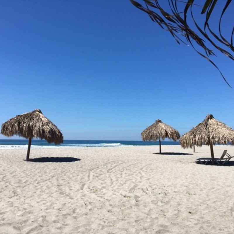 Hvidt sand og parasol, El Salvador