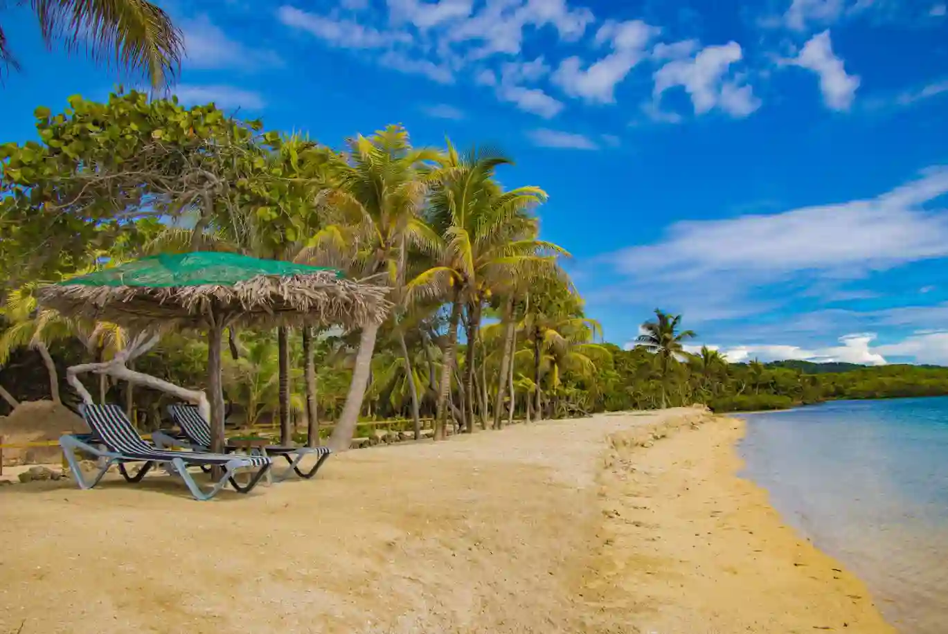 I:\AXUMIMAGES\Mellemamerika\Honduras\Caribiske øer\Beach1