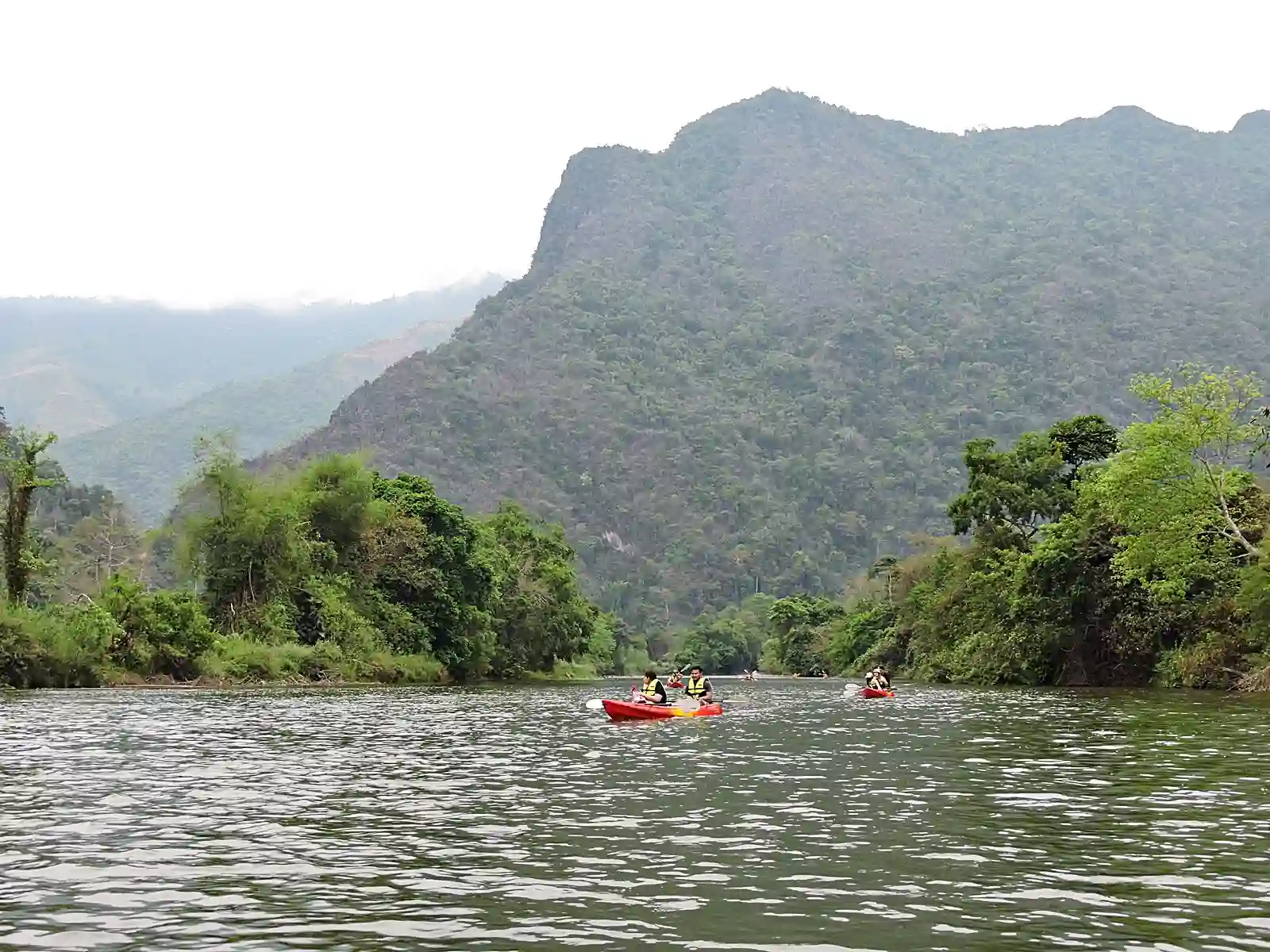 I kajak ved Vang Vieng, Laos