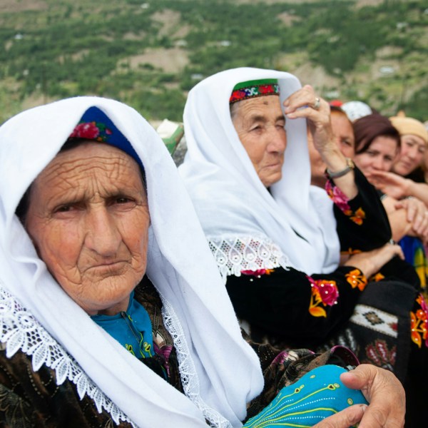 Lokale damer i Tajikistan