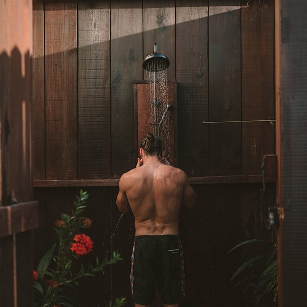 Udendørs bruser på værelse og hytter på Ti Kaye Resort & Spa på St. Lucia