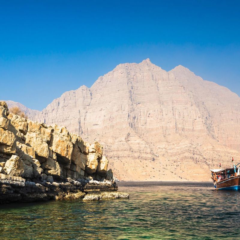 Musandam halvøen kan bl.a. opleves på en sejltur