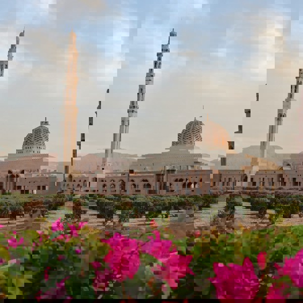 Sultan Qaboos Grand Mosque med blomster