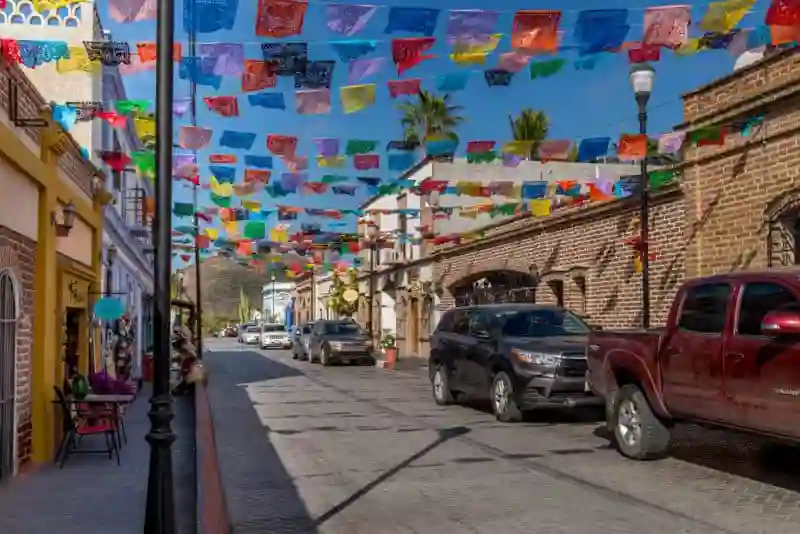 Todos-Santos-Average-Street