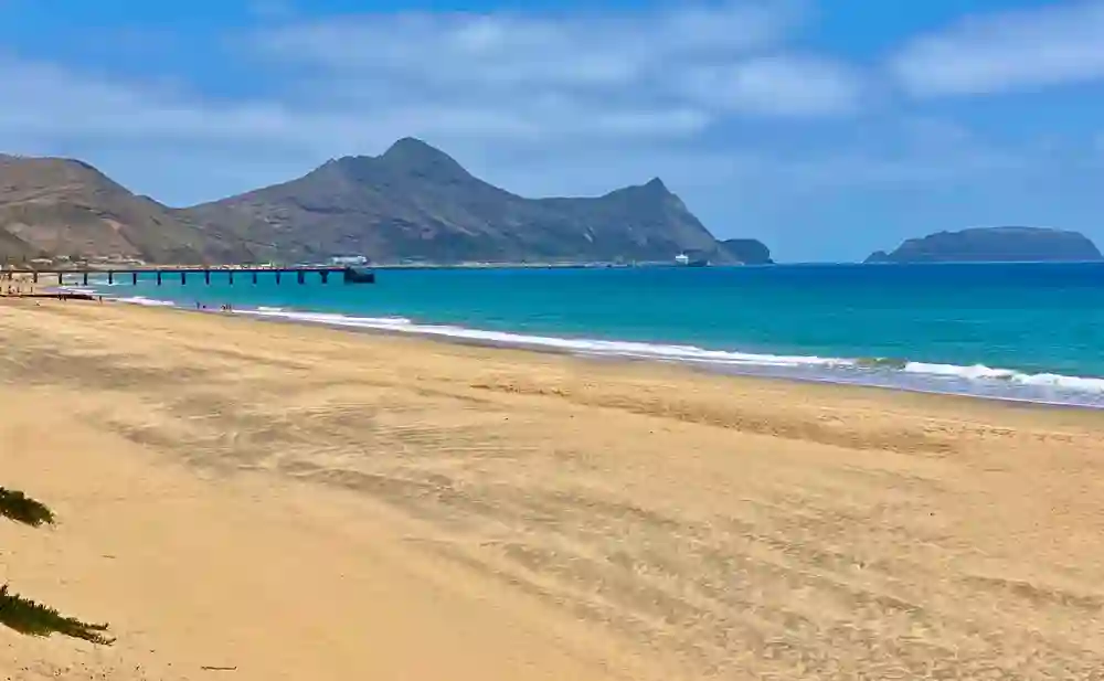 Stranden-ved-Vila-Baleira-paa-Porto-Santo