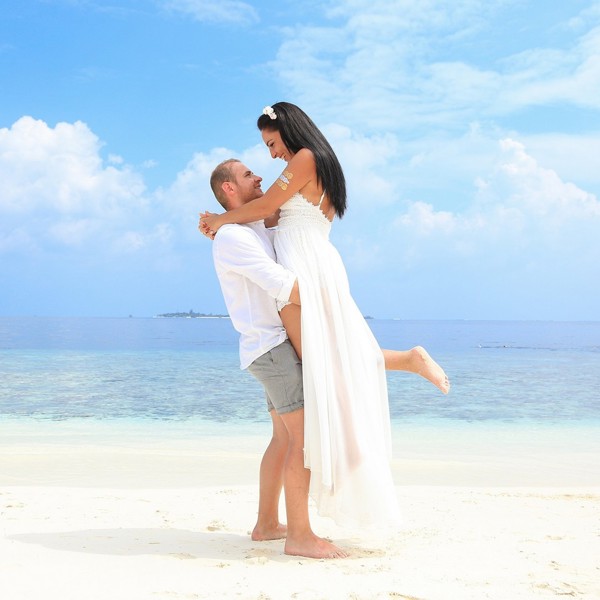 Nyd bryllupsrejsen på Embudu Village i Maldiverne