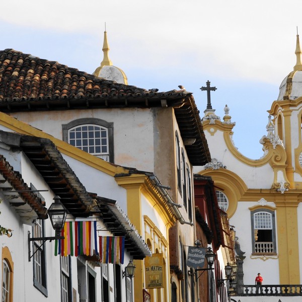 Hustoppe og tĂĄrne i Tiradentes