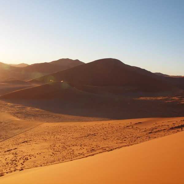 Lav sol over Sossusvlei, Namibia