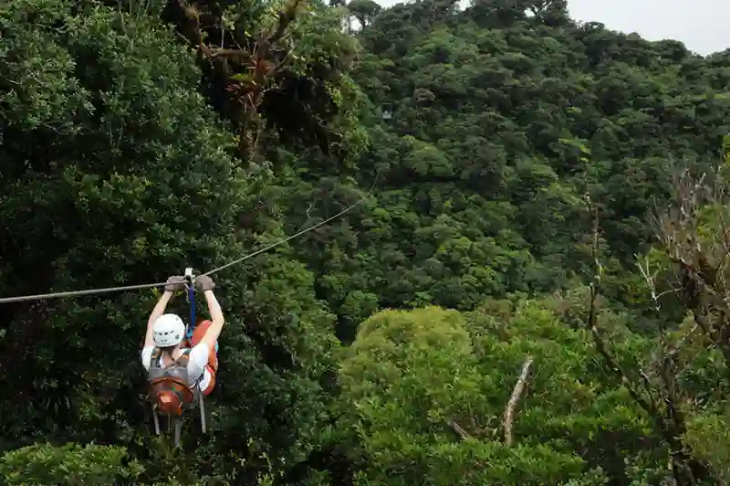 Ziplining i Monteverdes tågeregnskov