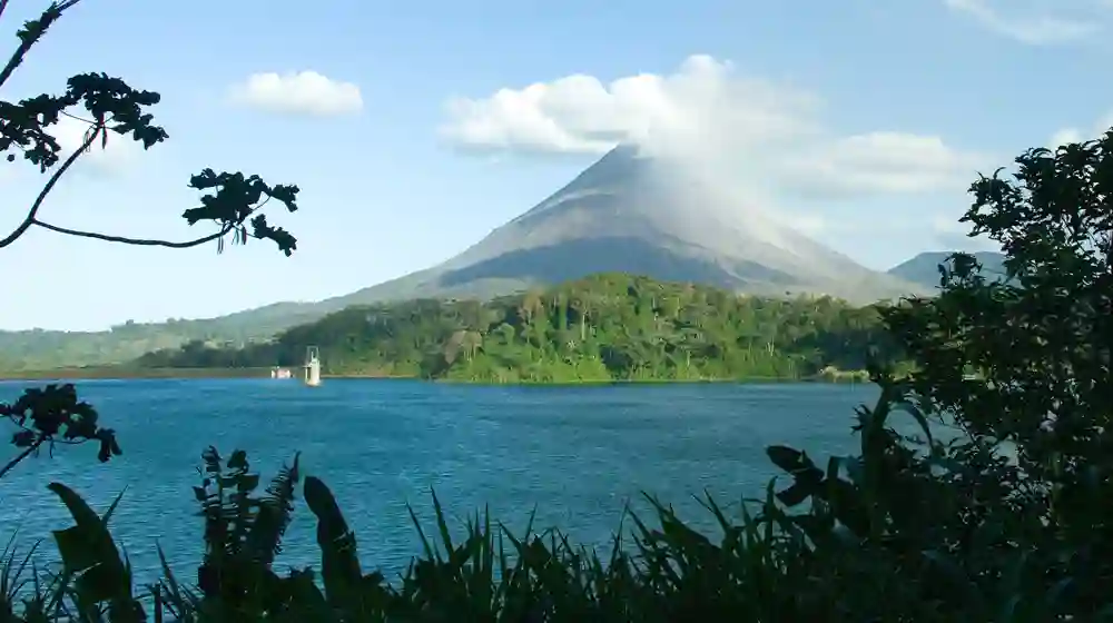 Arenal vulkanen og arenal søen