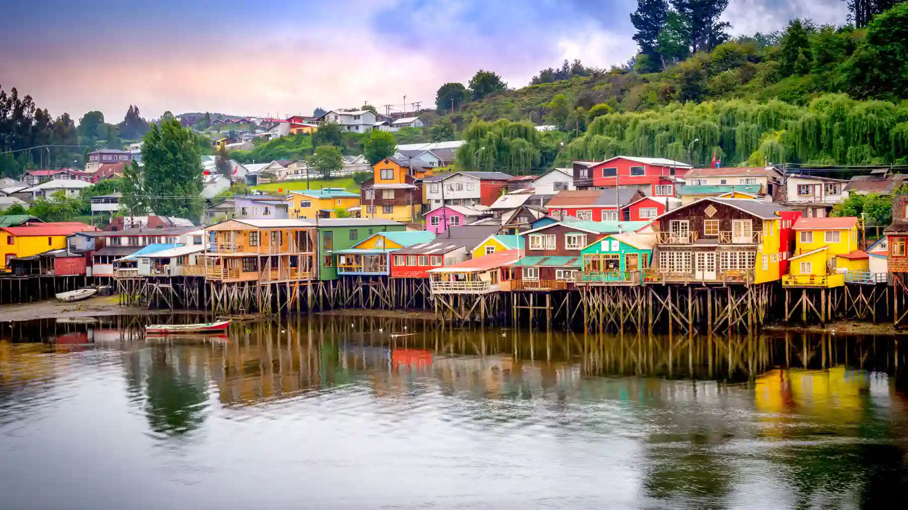 chiloe-colored-houses-CHILOE0820-32097534fea84312b17ed73c6dc90f8d