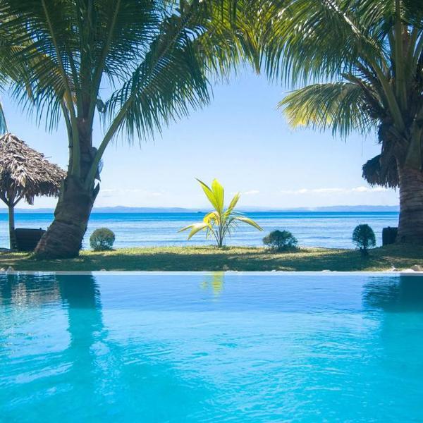 Udsigt ud over stranden fra lodge