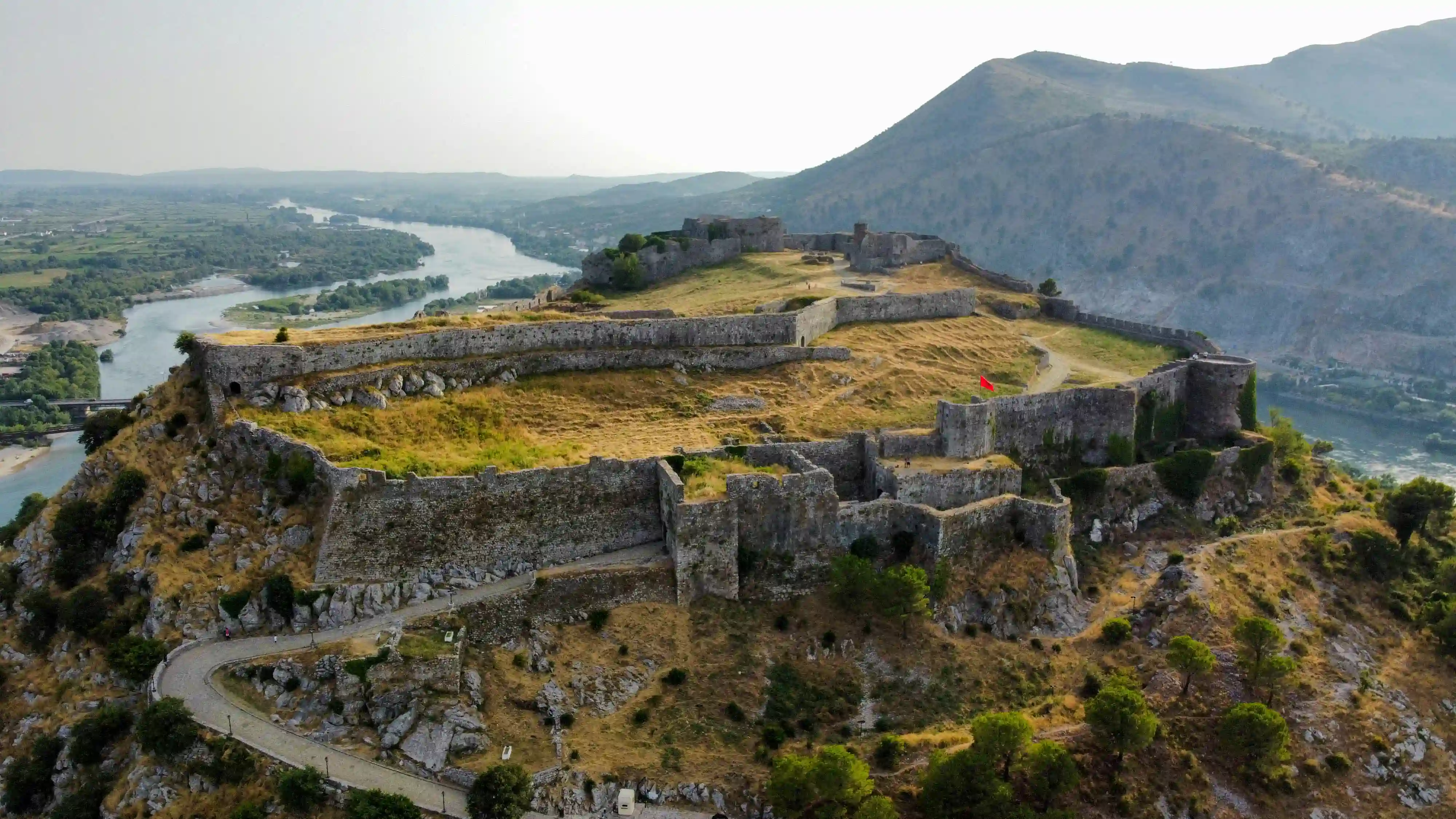 Udsigt over rozafa castle ruins