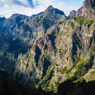 Vandring-på-Madeiras-tredje-hoejeste-bjergtop-Pico-do-Arieiro