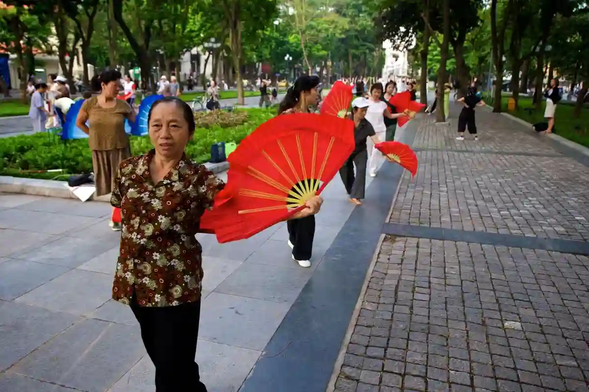 Gynmastik i parken, Hanoi, Vietnam