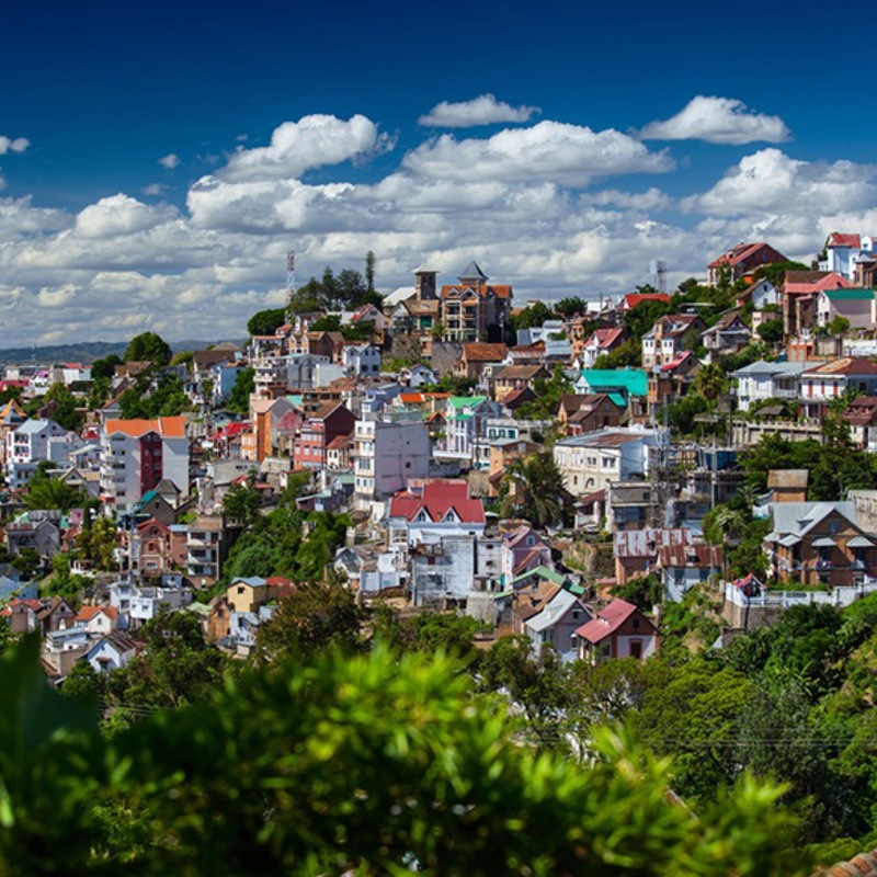 Farvefyldte huse på Antananarivos bakker