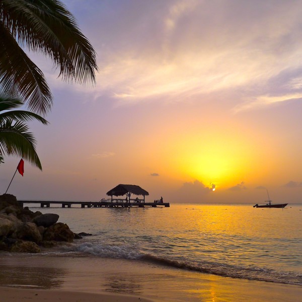 Utrolig smuk solnedgang over Trinidad og Tobago