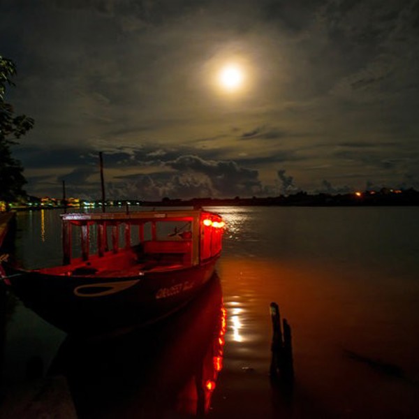 Anantara båd, Hoi An, Vietnam