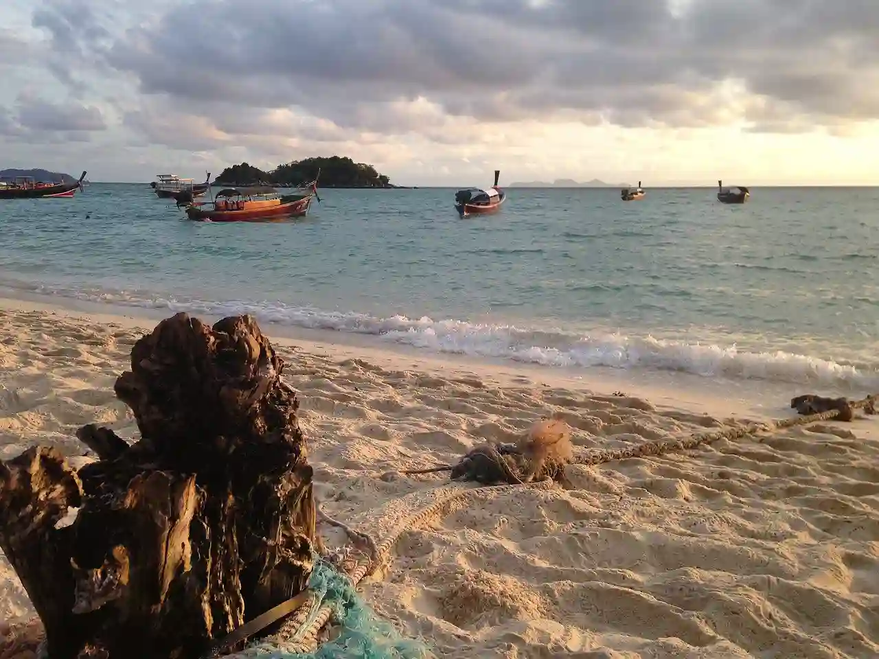 Fin udsigt fra stranden på Koh Lipe, Thailand