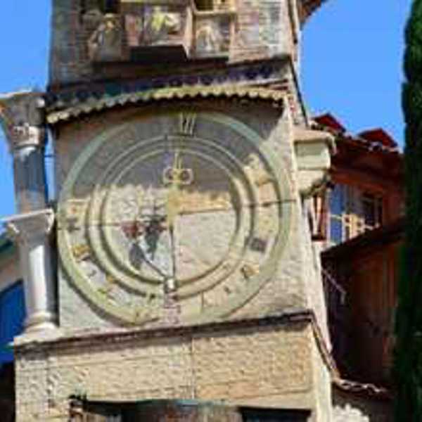 Klokketårn i Tbilisi